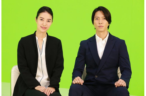 岡本あずさ、山下智久（C）Hulu