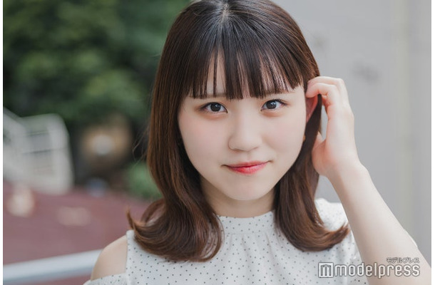 モデルプレスのインタビューに応じた迎侑奈さん（C）モデルプレス