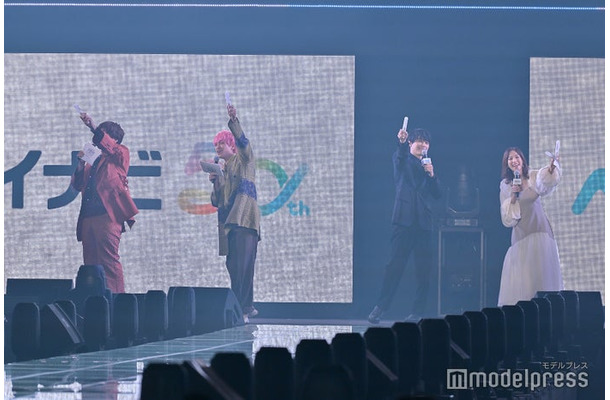 EXIT（りんたろー。、兼近大樹）、吉沢亮、鷲見玲奈（C）モデルプレス