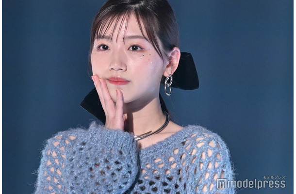 日向坂46佐々木美玲、目元ラインストーン×きらびやか衣装で圧倒的存在感＜TGC2023A／W＞