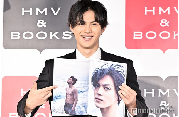 1st写真集「IKKAN」発売記念イベントに出席した簡秀吉（C）モデルプレス