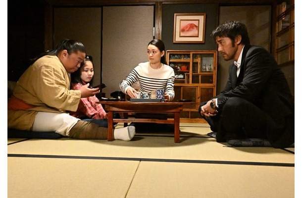 富栄ドラム、二階堂ふみ、阿部寛ら「VIVANT」第8話より（C）TBS