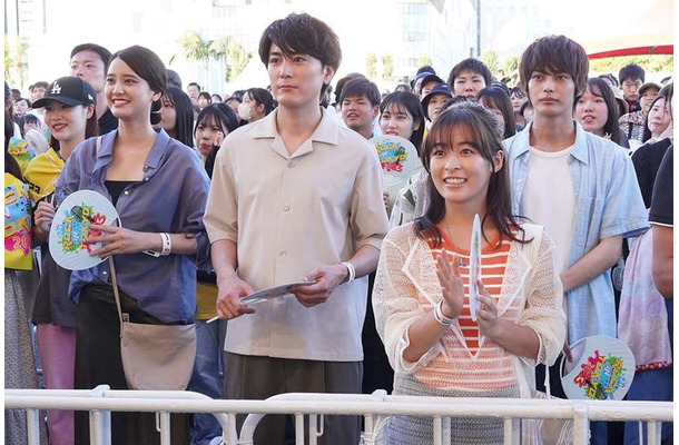 （左から）山崎紘菜、間宮祥太朗、森七菜、神尾楓珠（C）フジテレビ