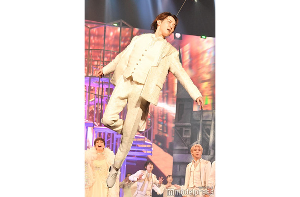 4年ぶり復活！フライングで美しく舞う渡辺翔太／ゲネプロより（C）モデルプレス