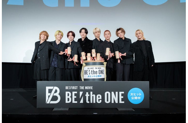 （左から）SOTA、SHUNTO、MANATO、RYUHEI、JUNON、RYOKI、LEO、SKY-HI／写真：坪井隆寛