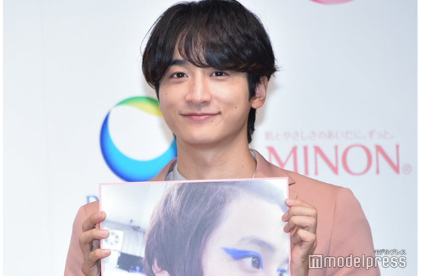 新TVCM発表会で10代の頃の写真を公開した小関裕太（C）モデルプレス
