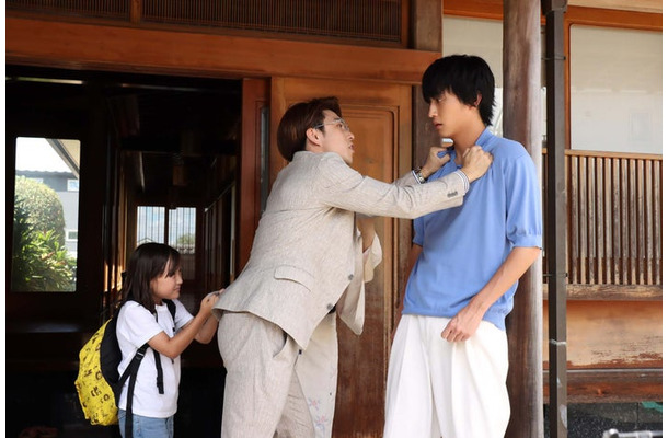 （左から）宮崎莉里沙、中尾明慶、杉野遥亮「ばらかもん」第10話より（C）フジテレビ