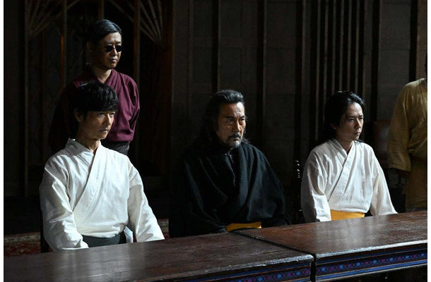 堺雅人、役所広司、二宮和也「VIVANT」最終話より（C）TBS