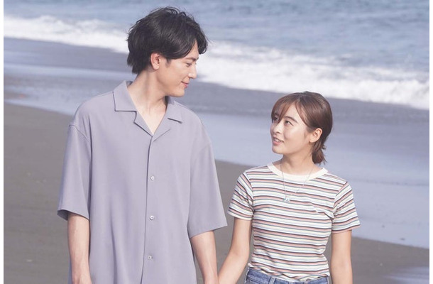 間宮祥太朗、森七菜「真夏のシンデレラ」最終話より（C）フジテレビ