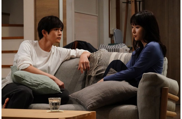 松下洸平、松岡茉優「最高の教師 1年後、私は生徒に■された」最終話より（C）日本テレビ