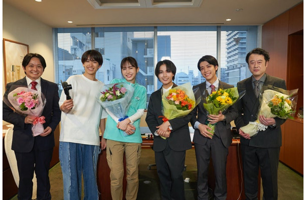 大西流星ら「紅さすライフ」 クランクアップの様子（C）NTV・J Storm