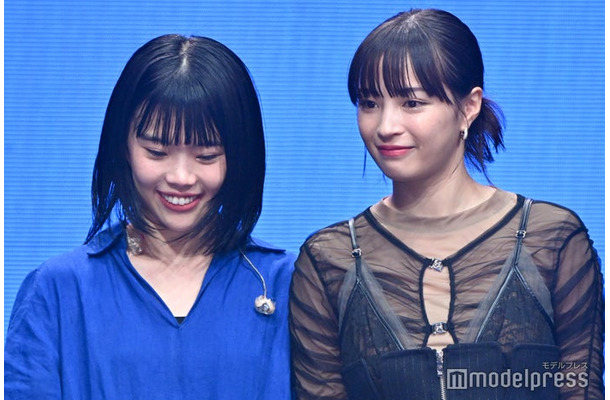 「キリエのうた」公開直前プレミアシアターライブイベントに出演したアイナ・ジ・エンド、広瀬すず（C）モデルプレス