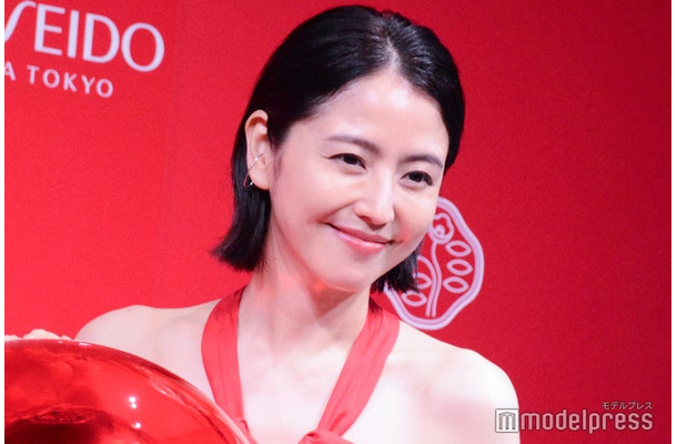 化粧品ブランドのイベントに登壇した長澤まさみ（C）モデルプレス