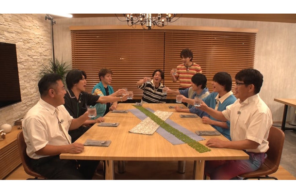 （左から）山崎弘也、藤井流星、岸優太、相葉雅紀、佐藤勝利、風間俊介、浮所飛貴、飯尾和樹（C）フジテレビ