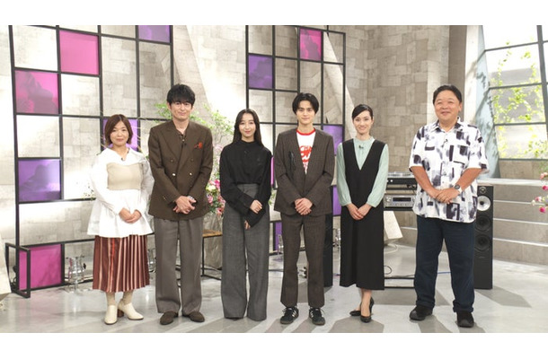 （左から）大久保佳代子、博多大吉、Cocomi、鈴鹿央士、（C）テレビ朝日