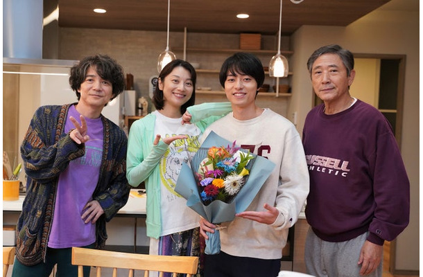 （左から）吉岡秀隆、小池栄子、作間龍斗、小林薫（C）日本テレビ