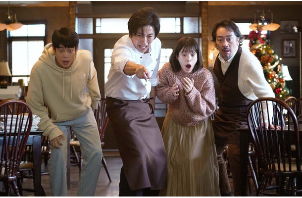 井之脇海、大沢たかお、桜井ユキ、栗原英雄「ONE DAY～聖夜のから騒ぎ～」第1話より（C）フジテレビ