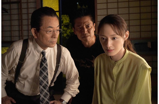 水谷豊、寺脇康文、栗山千明「相棒season22」第1話より（C）テレビ朝日