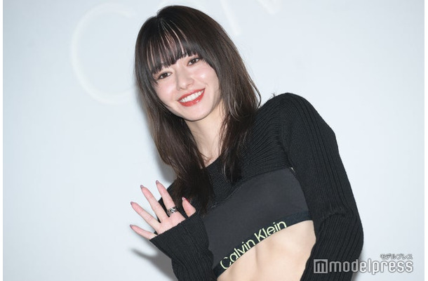 「Calvin Klein」フォトコールに登場した山本舞香（C）モデルプレス