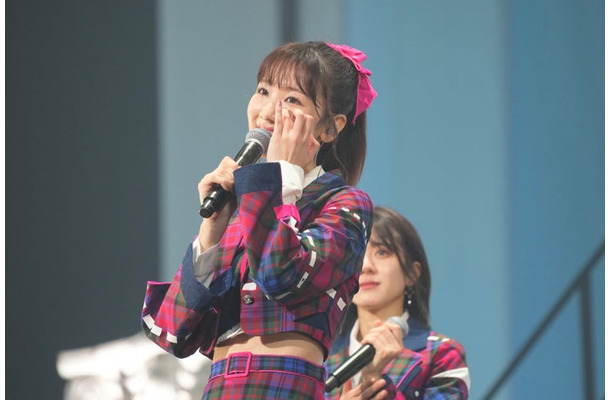 卒業発表する柏木由紀「古参も新規も⼤集合︕なんでもありのAKBでっせスペシャル」（C）AKB48