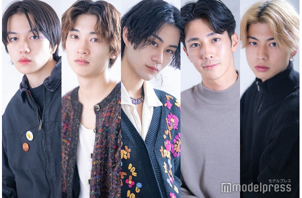 「ミスター立教コンテスト2023」ファイナリスト（左から）菅原懐生さん、岡部夏央さん、浅間力輝さん、和田孝太郎さん、黄兆銘さん（C）モデルプレス