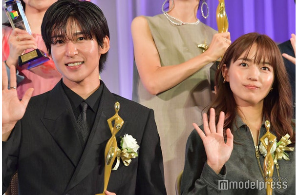 目黒蓮、川口春奈（C）モデルプレス