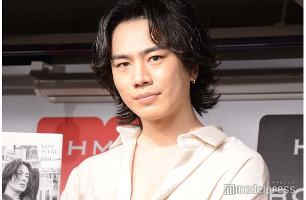 「LAST SCENE」刊行記念イベントに登壇したOMI（C）モデルプレス