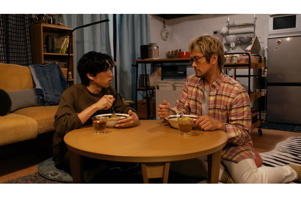 坂東龍汰、内野聖陽「きのう何食べた？ season2」第4話より（C）「きのう何食べた？ season2」製作委員会（C）よしながふみ／講談社