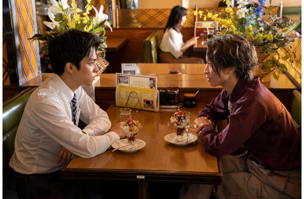 重岡大毅、田中樹「単身花日」第3話より（C）テレビ朝日