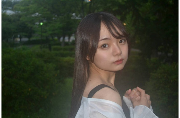 モデルプレスのインタビューに応じた藤原亜美さん（提供写真）