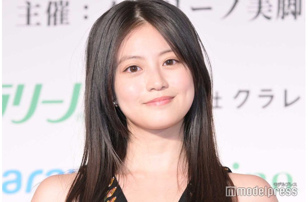 「第19回クラリーノ美脚大賞2023授賞式」に出席した今田美桜（C）モデルプレス