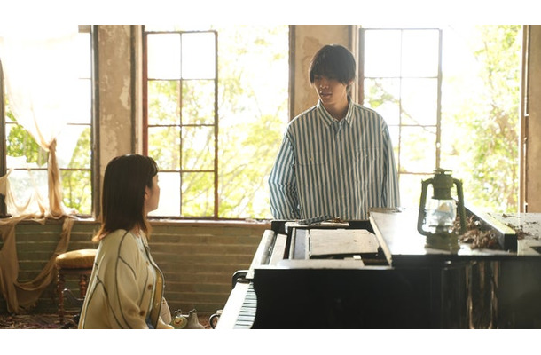 堀田真由、萩原利久「たとえあなたを忘れても」第3話より（C）ABCテレビ