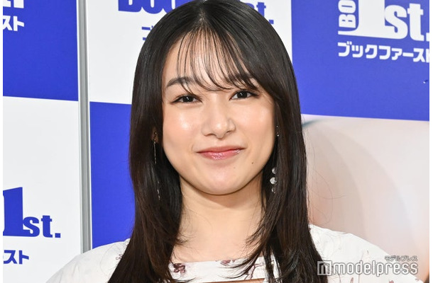 「桜井日奈子2024カレンダーブック」発売記念イベント前の囲み取材に応じた桜井日奈子（C）モデルプレス