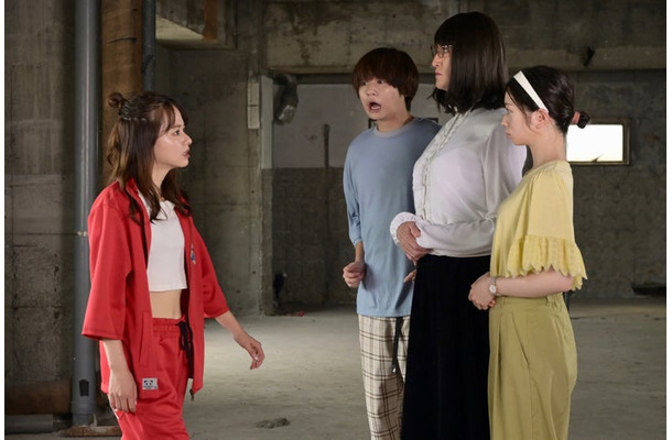 山本舞香、伊野尾慧、松岡昌宏、桜田ひより「家政夫のミタゾノ」第5話より（C）テレビ朝日