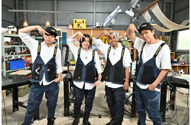 加藤シゲアキ、末澤誠也、草間リチャード敬太、小山慶一郎（C）TBS