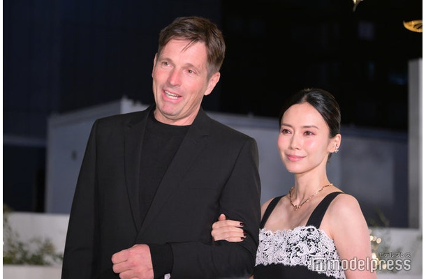 ティロ・フェヒナー氏、中谷美紀（C）モデルプレス