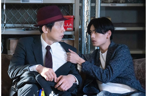 佐々木蔵之介、高橋恭平「マイホームヒーロー」第6話より（C）山川直輝・朝基まさし／講談社／ドラマ「マイホームヒーロー」製作委員会・MBS