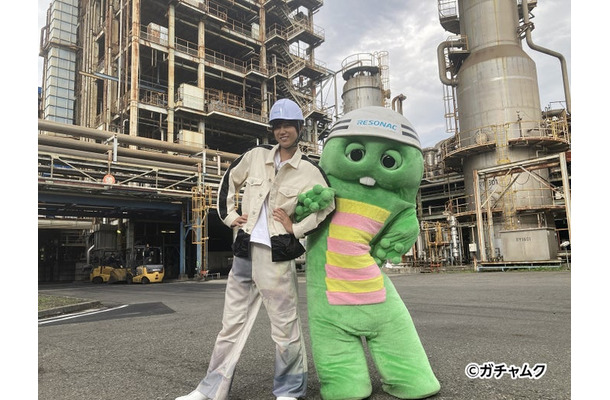 阿部亮平、ガチャピン（C）フジテレビ