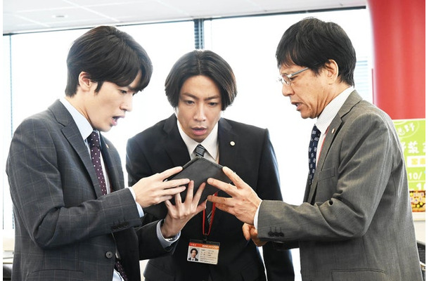 深澤辰哉、相葉雅紀、勝村政信「今日からヒットマン」第5話より（C）テレビ朝日