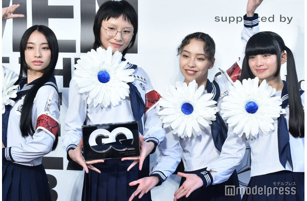 「GQ MEN OF THE YEAR 2023」フォトコールに登壇したKANON、SUZUKA、RIN、MIZYU／新しい学校のリーダーズ