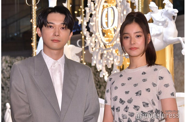 吉沢亮、新木優子（C）モデルプレス