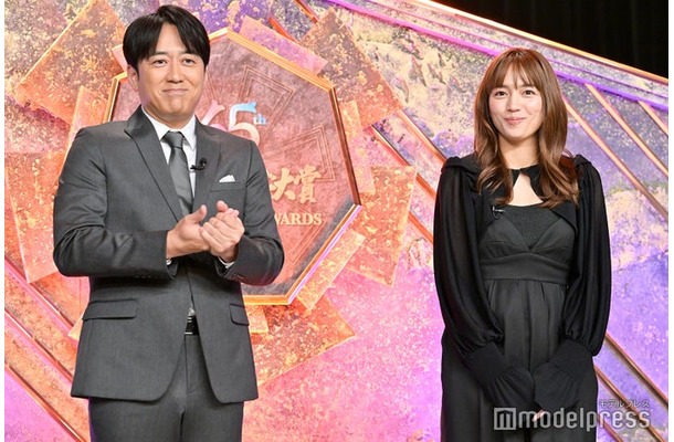 「第65回 輝く！日本レコード大賞」会見に出席した安住紳一郎アナ、川口春奈（C）モデルプレス