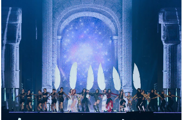 コラボレーションの様子「2023 MAMA AWARDS」（C）CJ ENM Co., Ltd, All Rights Reserved