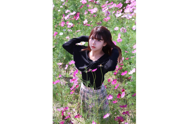 モデルプレスのインタビューに応じた赤松江莉果さん（提供写真）