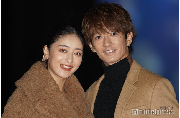 ビーチアートのクリスマス演出メディア体験イベントに出席したみちょぱ、大倉士門（C）モデルプレス