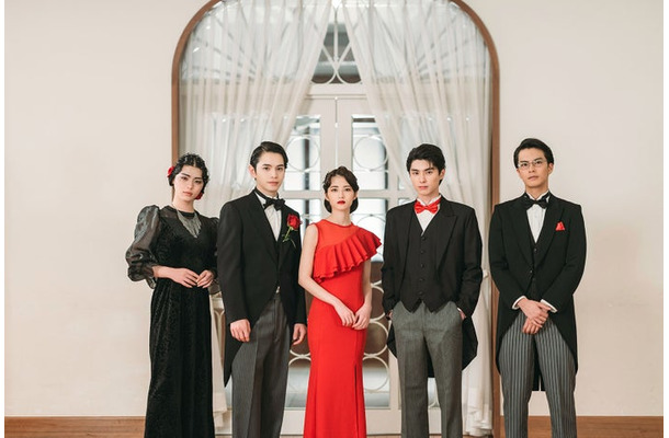 （左から）井手上漠、鈴木康介、若月佑美、本田響矢、中尾暢樹（C）ABC・DLE