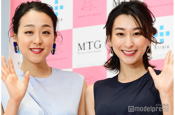 （左から）浅田真央、浅田舞（C）モデルプレス