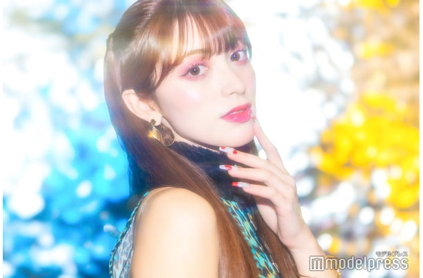 モデルプレスのインタビューに応じたエブラヒミ椎菜（C）モデルプレス