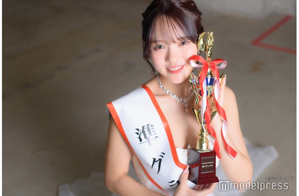 「MISS CIRCLE CONTEST 2023」準グランプリを受賞した粕谷亜理紗さん（C）モデルプレス