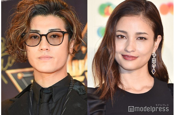 赤西仁、黒木メイサ（C）モデルプレス